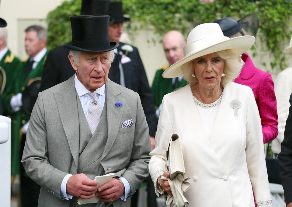 Счастливы и спокойны: король Карл III и Камилла поделились рождественской открыткой