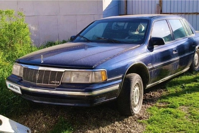В Новосибирске продают легендарный Lincoln Continental 1988 года