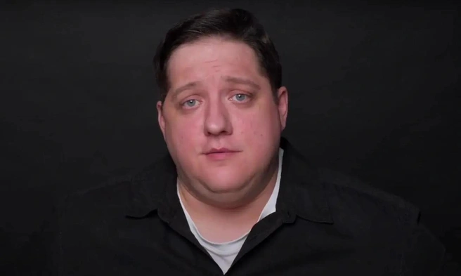 «Он выходил на дубль, я видел, как ему было плохо». Бурунов, Харламов, Петров вспоминают Романа Попова | Источник: Ilya Novikov / YouTube