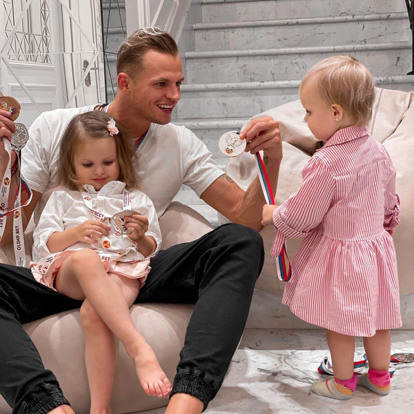 Дмитрий Тарасов с дочками