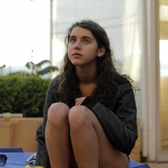 «Одноклассники перестали дружить с моей девочкой. Единственная подружка — соседка»