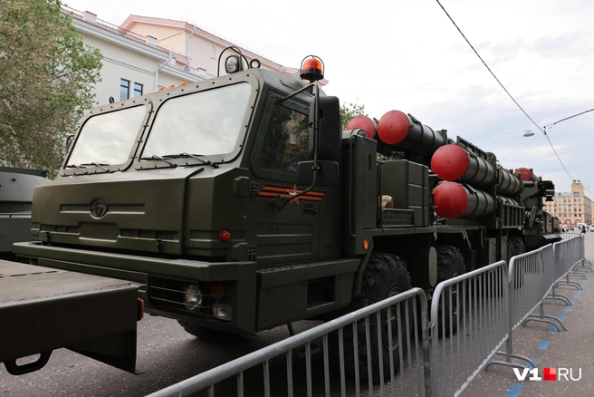 Когда-то этот завод пытался выпускать конкурента «Газели», но в итоге делает то, что получается лучше всего | Источник: Алексей Волхонский / V1.RU