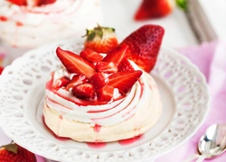 Кофейное пирожное PAVLOVA с кремом капучино