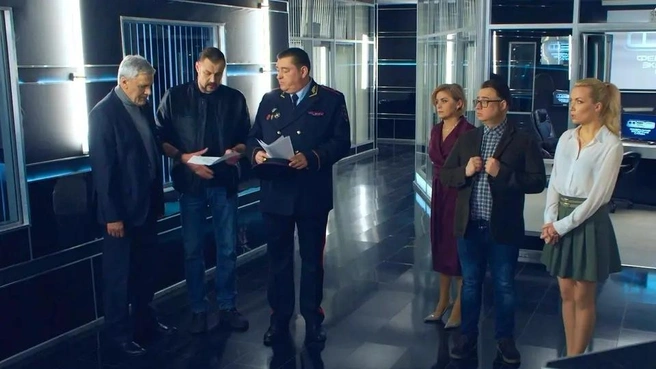 Основной актерский состав сериала «След» (18+) не меняется много лет | Источник: «След» (18+), 2007, режиссеры: Игорь Ромащенко, Алексей Куличков, Сергей Борчуков, Юрий Харнас, Оксана Сидоренко, Всеволод Аравин, Армен Арутюнян, Александр Данильцев, Владимир Койфман, Евгений Андреев