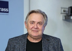 Юрий Стоянов признался, что пользовался связями мамы