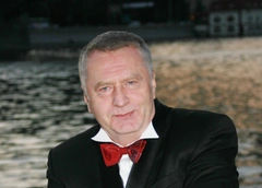 Сафонов, плативший по распоряжению Жириновского, не рад своей славе: «Надоело удалять сообщения»