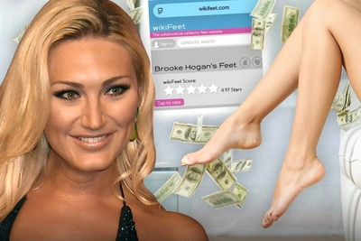 Брук Хоган задумалась о продаже снимков ног