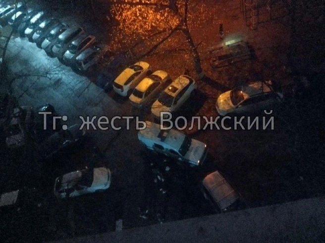 На месте происшествия работали сотрудники полиции | Источник: «Жесть Волжский» / Telegram