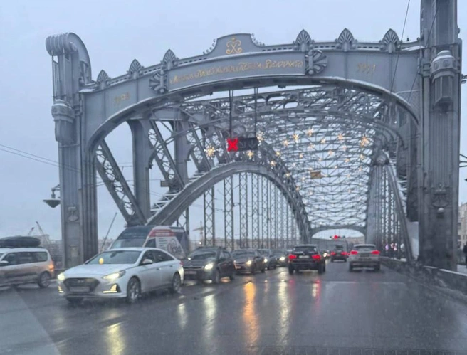 Большеохтинский мост перекрыли из центра, Пискаревский стоит | Источник: Мегаполис | ДТП и ЧП | Санкт-Петербург | Питер