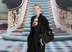 Мама Демны и Рената Литвинова — новые героини весеннего кампейна Balenciaga