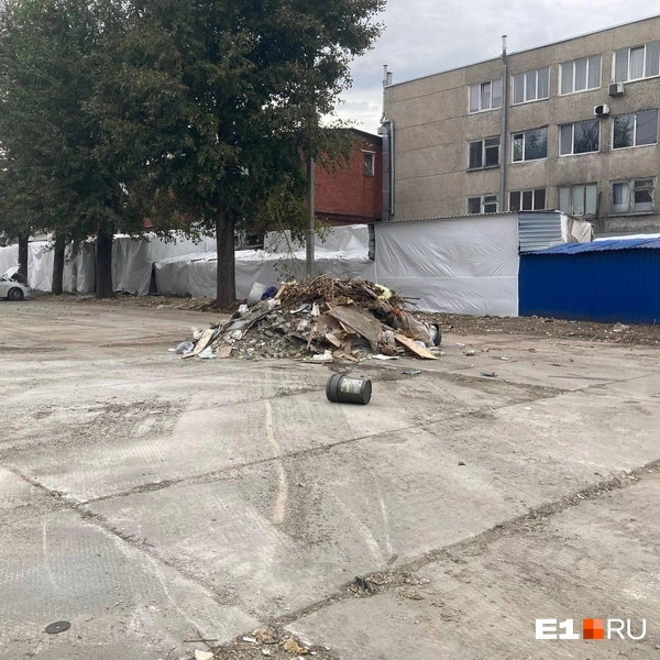 Вот как сейчас выглядит рынок на Минометчиков | Источник: Егор Елишев / E1.RU