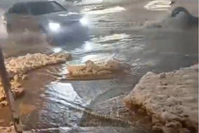 В Казани затопило улицу Лево-Булачную