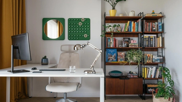 Голубой потолок, искусство и эстетика моря: квартира 68 м² в Москве