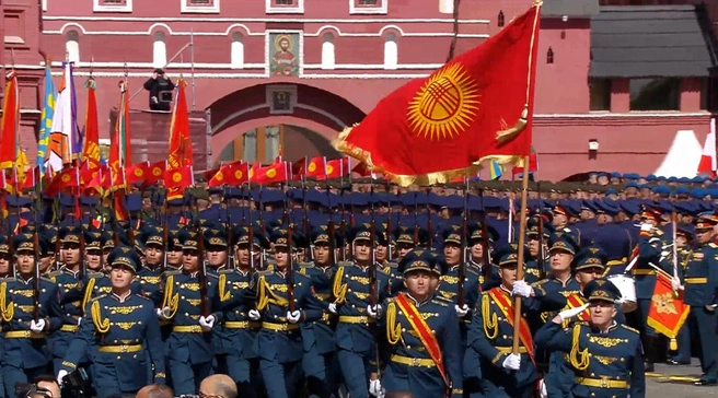 Парадные расчеты Кыргызской Республики | Источник: Ruptly