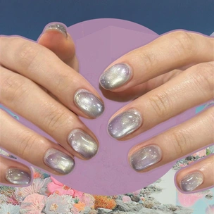 8 блестящих маникюров со втиркой и эффектом «кошачий глаз» на зиму 2025/26