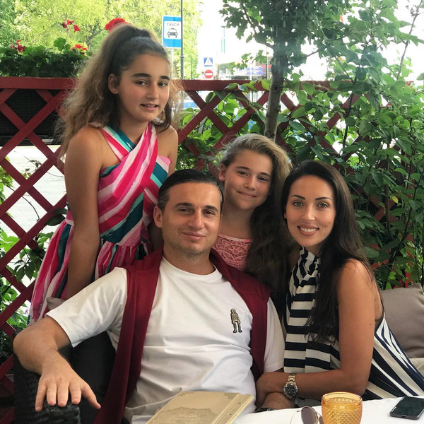 Ян Абрамов и Алсу с дочками