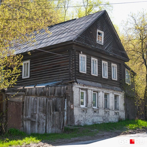 У многих домов низ кирпичный, а верх деревянный | Источник: Тимофей Калмаков / 59.RU