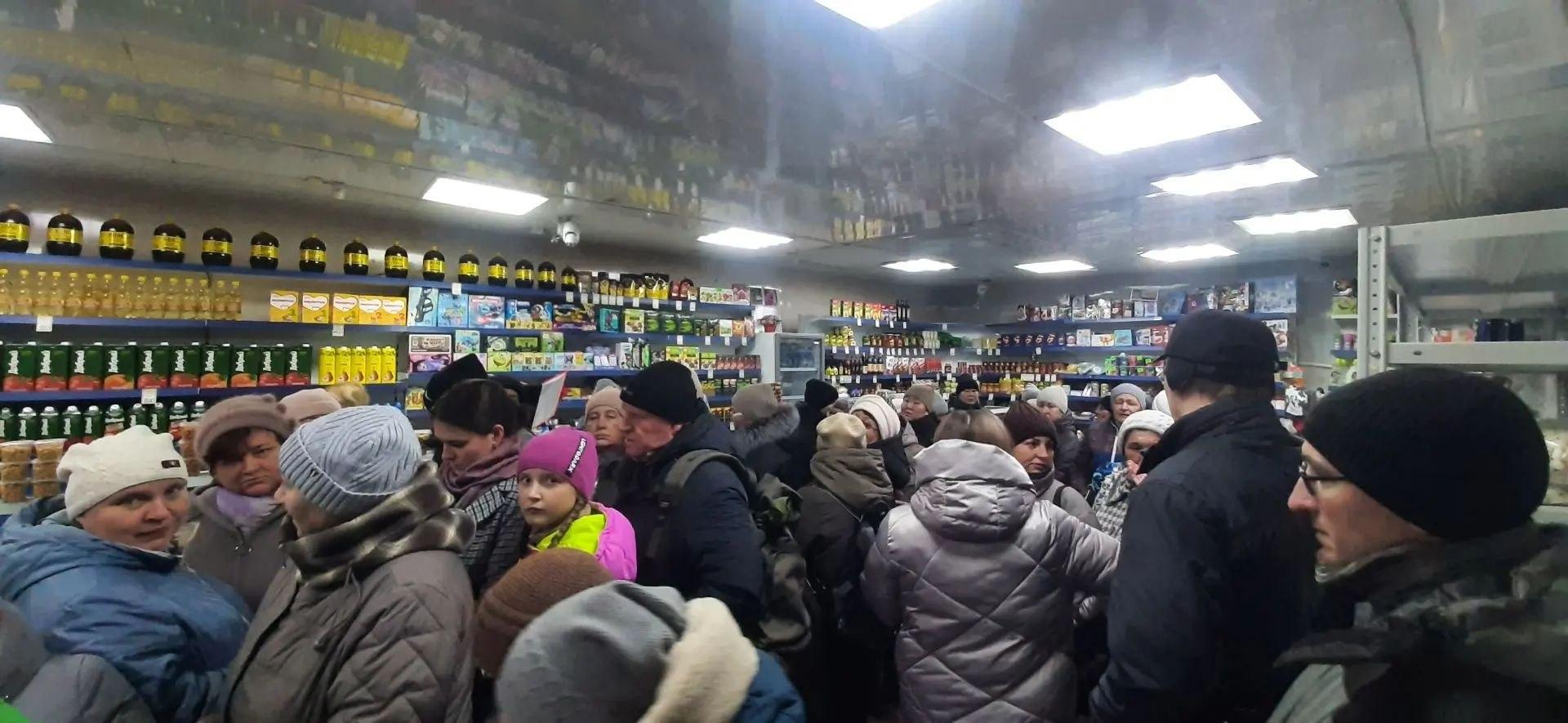 Власти рассказали, когда в Туру прилетят продукты: график рейсов до конца ноября