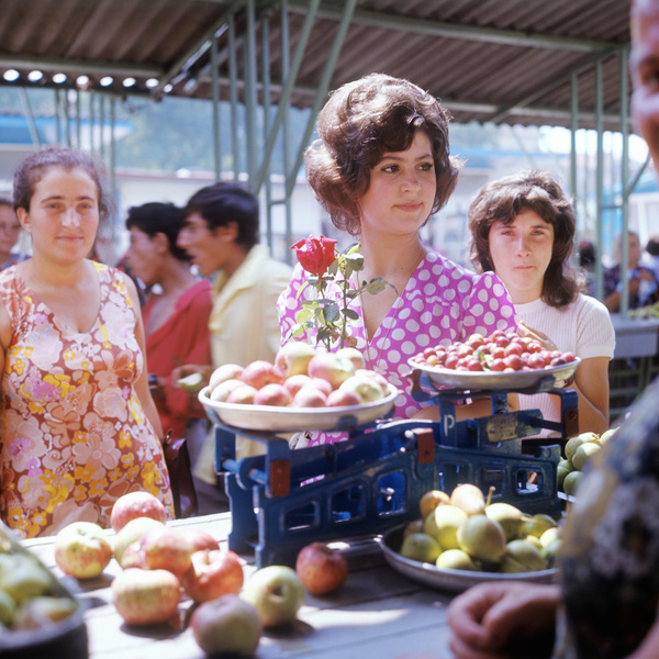Как выглядел шопинг в СССР: 20 фото, которые вызывают приступ ностальгии