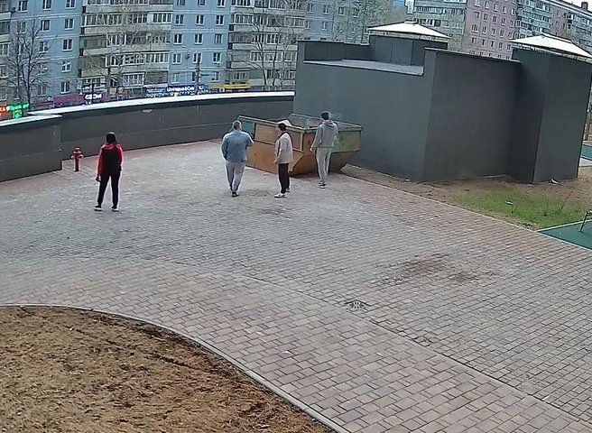 Поджигатели мусорки в ЖК «Легенда» попали на видео | ya62.ru
