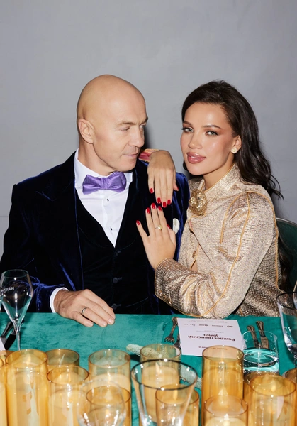 Как выглядела звезда «Дома 2» Инесса Шевчук до пластики: в Сети обсуждают выход девушки с мужем миллионером Олегом Новиковым | Источник: Соцсети