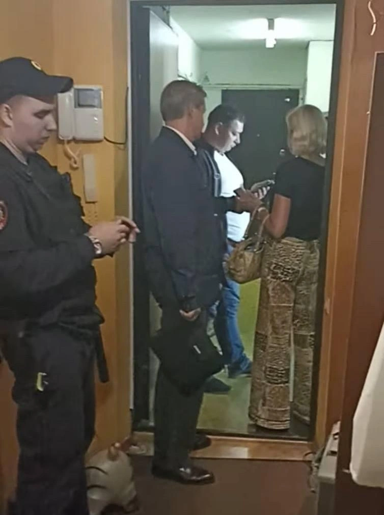 Тепляковы снимали квартиру в Москве за 90 тысяч рублей в месяц | Источник: «Учимся с Алисой» / YouTube
