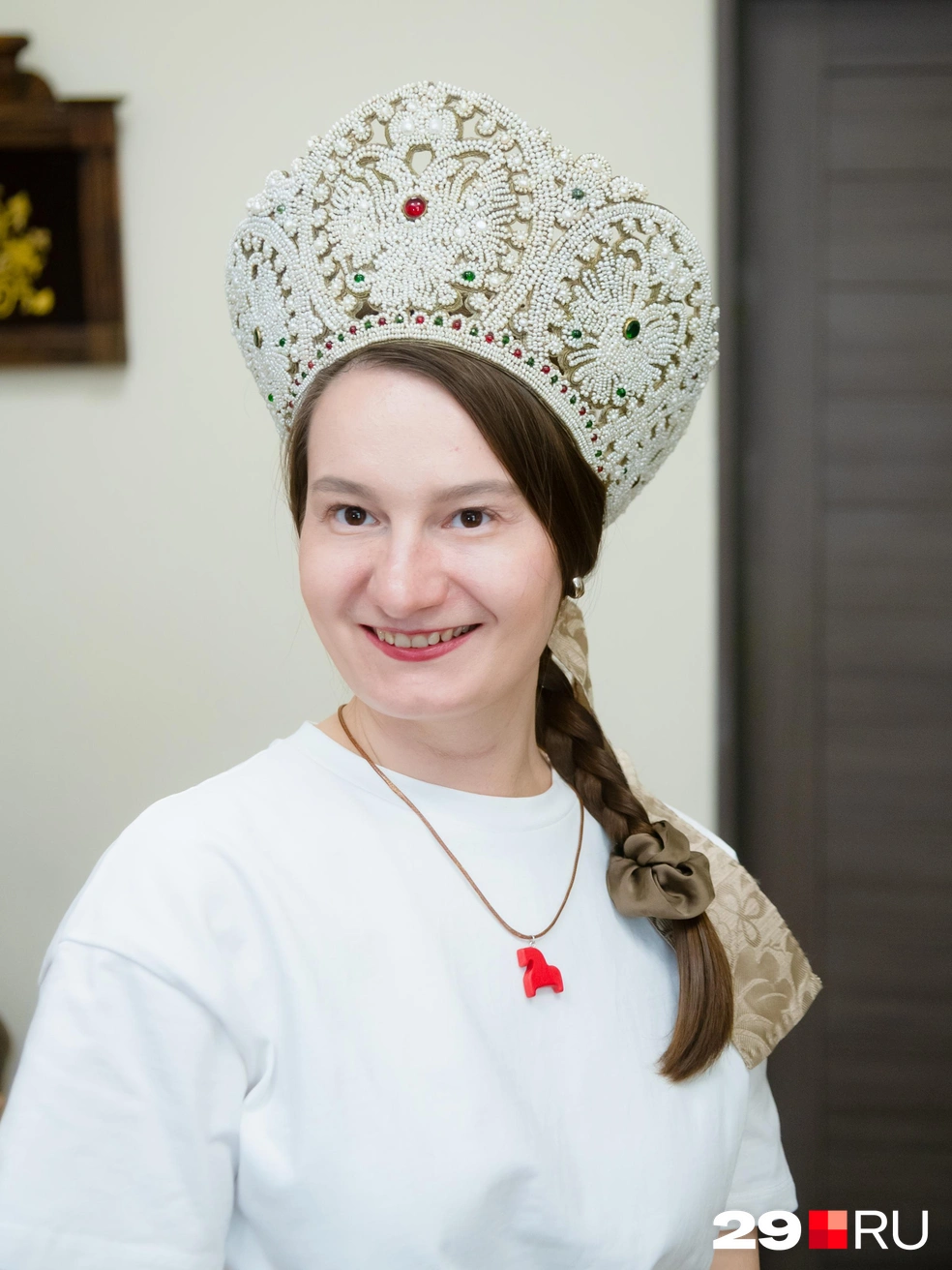 Сложно удержаться, чтобы не примерить такую красоту | Источник: Иван Митюшев / 29.RU