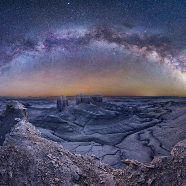 Панорамное фото Млечного Пути, сделанное в штате Юта, США | Источник: Jim Hildreth / ZWO Astronomy Photographer of the Year 2025