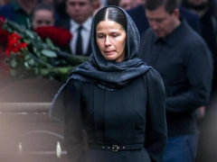 Нежданное примирение: бывшая жена и дочери Старовойта обнимали его молодую возлюбленную на похоронах