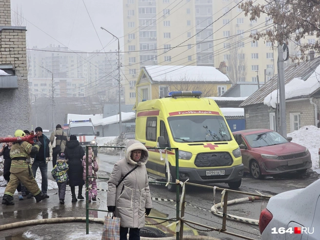 Сюда приехали также машина реанимации и облспас | Источник: Семен Коротов-Майбах / 164.RU