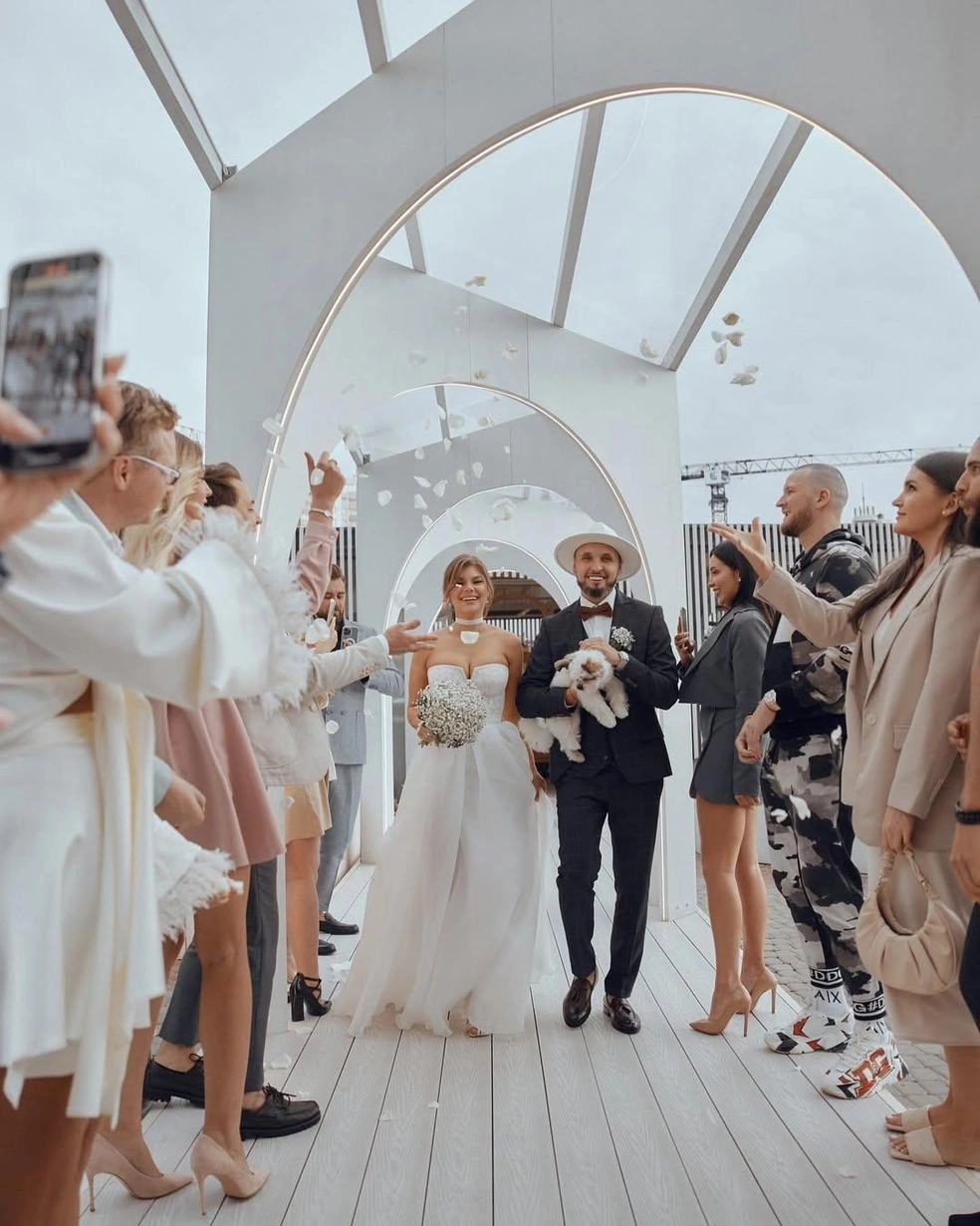 Свадьбу пара сыграла в 2022 году | Источник: the.barbara.rest / Instagram.com (соцсеть запрещена на территории РФ)