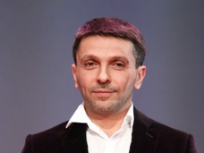 Изменившая с Леонидом Барацем девушка лишилась работы