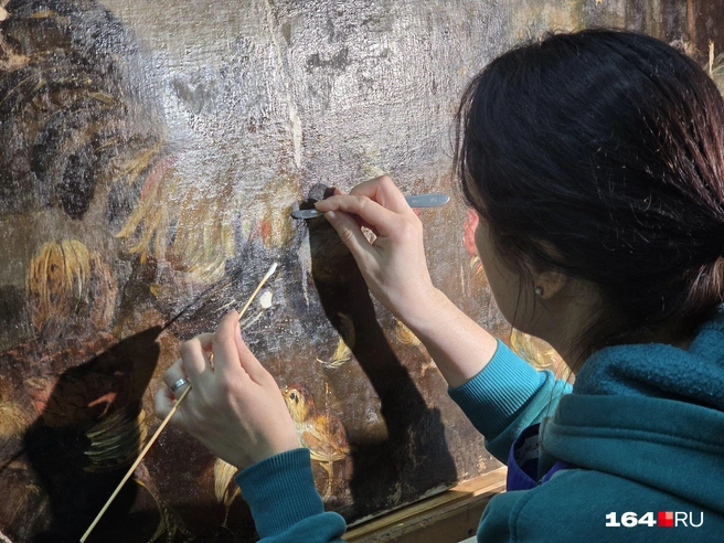 Над ним трудится Евгения Апполонова | Источник: Семен Коротов-Майбах / 164.RU