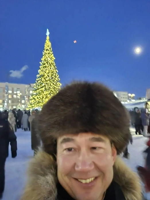 Айсен Николаев сходил на елку | Источник: Айсен Николаев / T.me