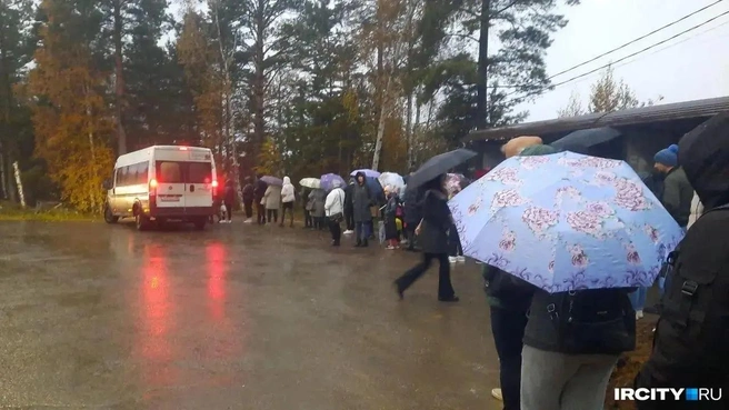 Узкая дорога в Березовом подходит только для маршруток | Источник: Виктор Лучкин / «ИрСити»