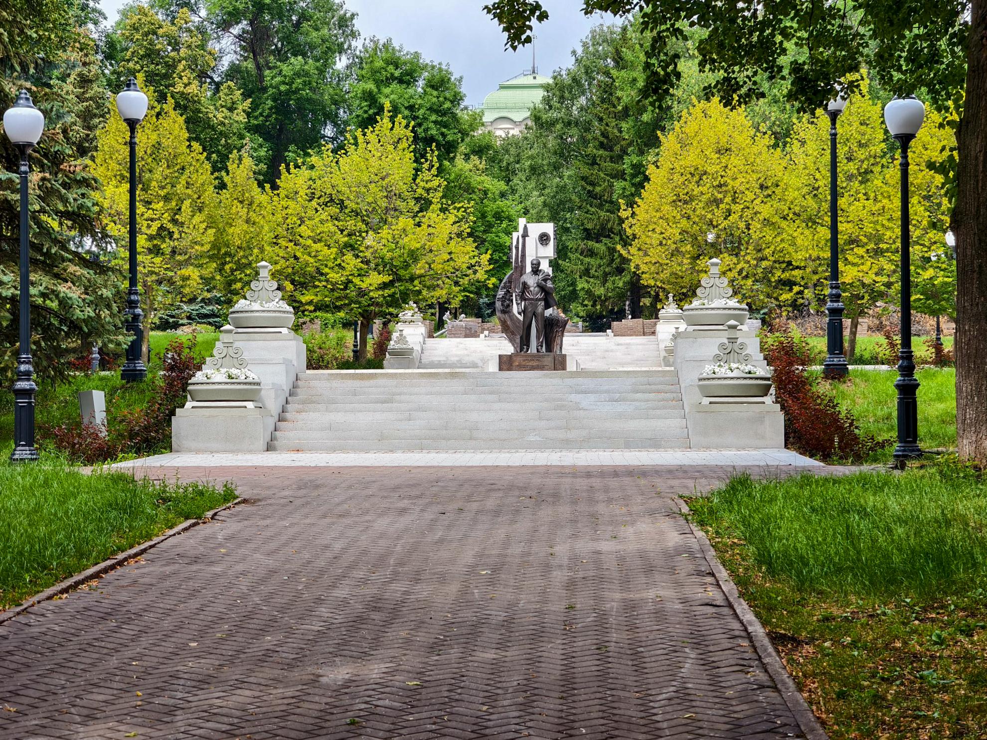 Бабай одиноко стоит: смотрим, как выглядит центральный парк Уфы во время ремонта