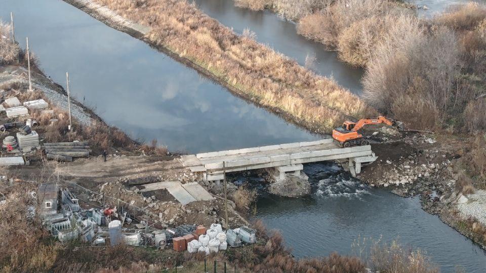 В Екатеринбурге появился новый мост через Исеть. Вы не сможете по нему ни пройти, ни проехать