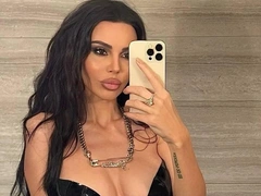 Оксана Самойлова все громче намекает на развод: «Меня не любили просто так»