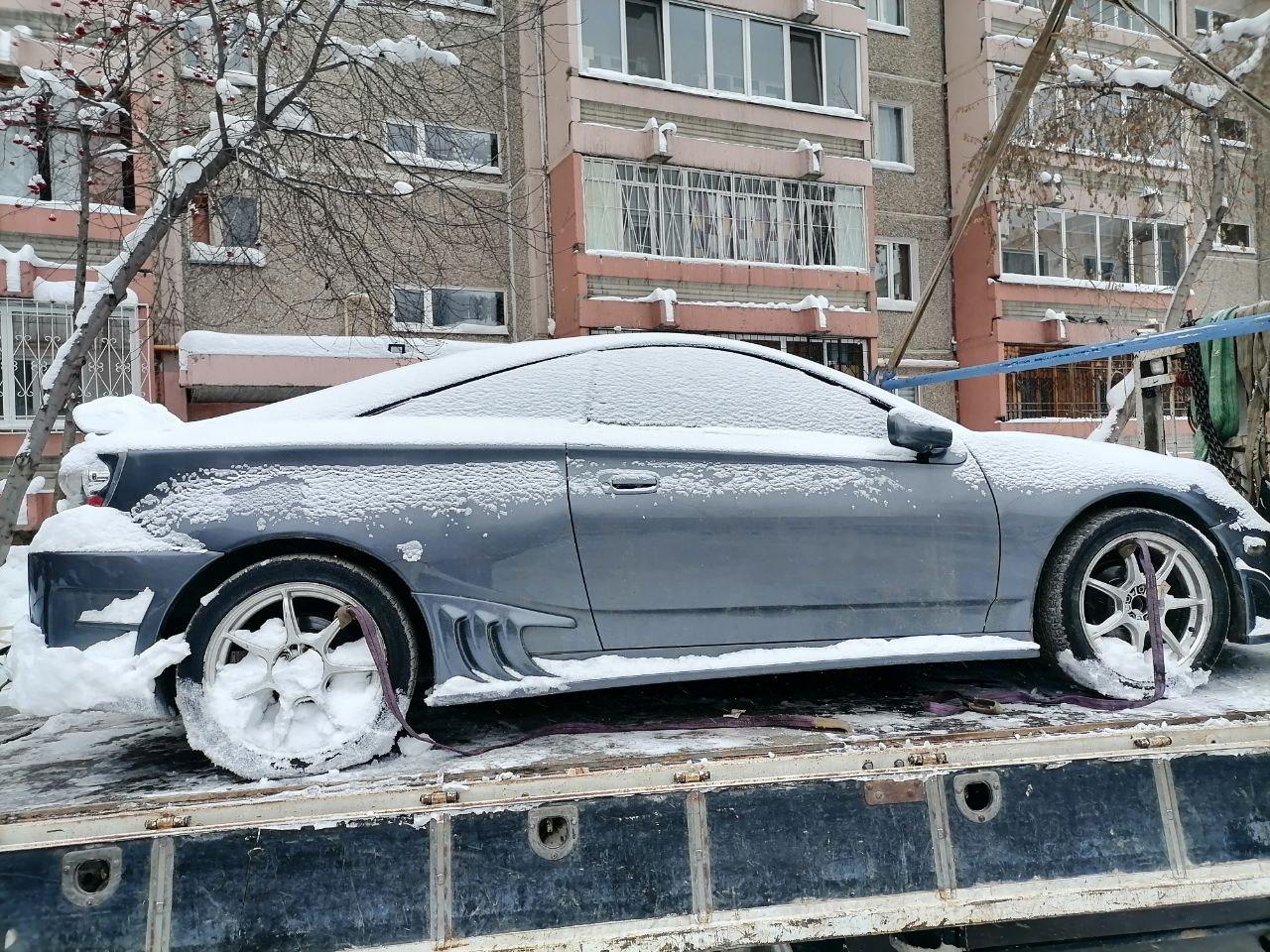 В Екатеринбурге должник спрятал Toyota Celica от приставов в сугроб, но  машину откопали - 16 января 2024 - Е1.ру