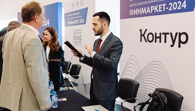 Два дня на форуме будет работать выставка компаний, предоставляющих финансовые и консалтинговые услуги для бизнеса; получить консультацию вы сможете в моменте | Источник: СОФПП
