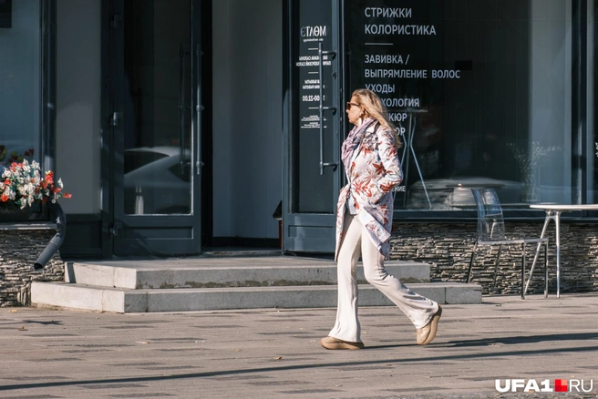 Пальто с осенними листочками | Источник: Булат Салихов / UFA1.RU