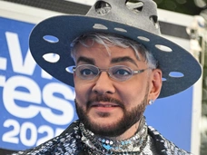 Директор Киркорова, избивший блогера на ГУМ-катке: «Он посмеялся над Филиппом, а я назвал его гусем, ведь он похож на гуся!»