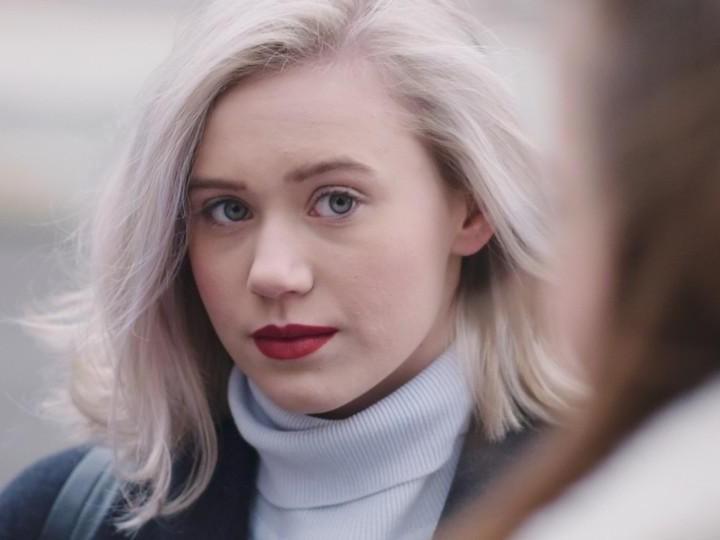 В каждом сезоне сериала «Стыд» повествование ведется от лица одного из героев. | Источник: Кадр из сериала «Стыд»