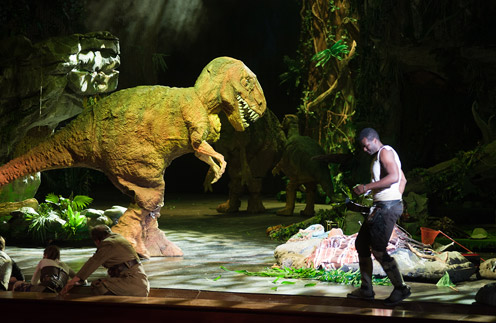 В спектакле «Затеряный мир» наравне с людьми действуют динозавры