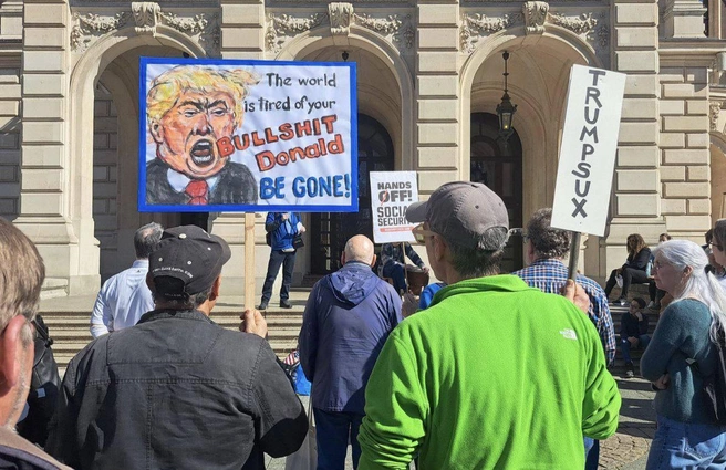 В США — массовые протесты против Трампа. Чего требуют американцы | Источник: Осторожно, новости / Telegram