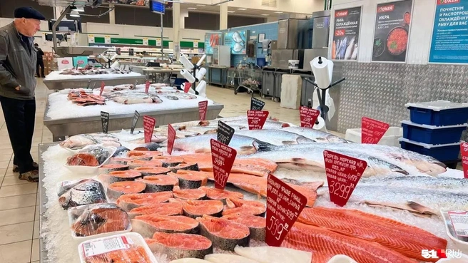 Прилавки магазинов полны рыбы, но некоторые могут себе позволить на нее только смотреть | Источник: Александра Балаба