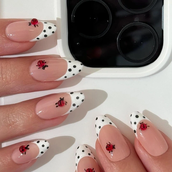 Источник: соцсети avrnailswatches