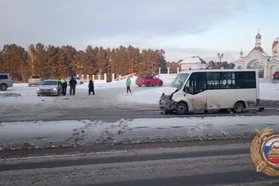 Two Minibuses Crash in Shelekhov, Injuring Teenagers