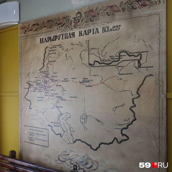 На стене карта для отслеживания маршрута | Источник: Кирилл Хафизов / 59.RU