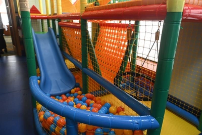 В Ижевске ребенок ударился головой о шуруп в ресторане